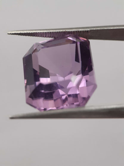 Natural light purple Amethyst - 11.984 ct - octagon - certified natural