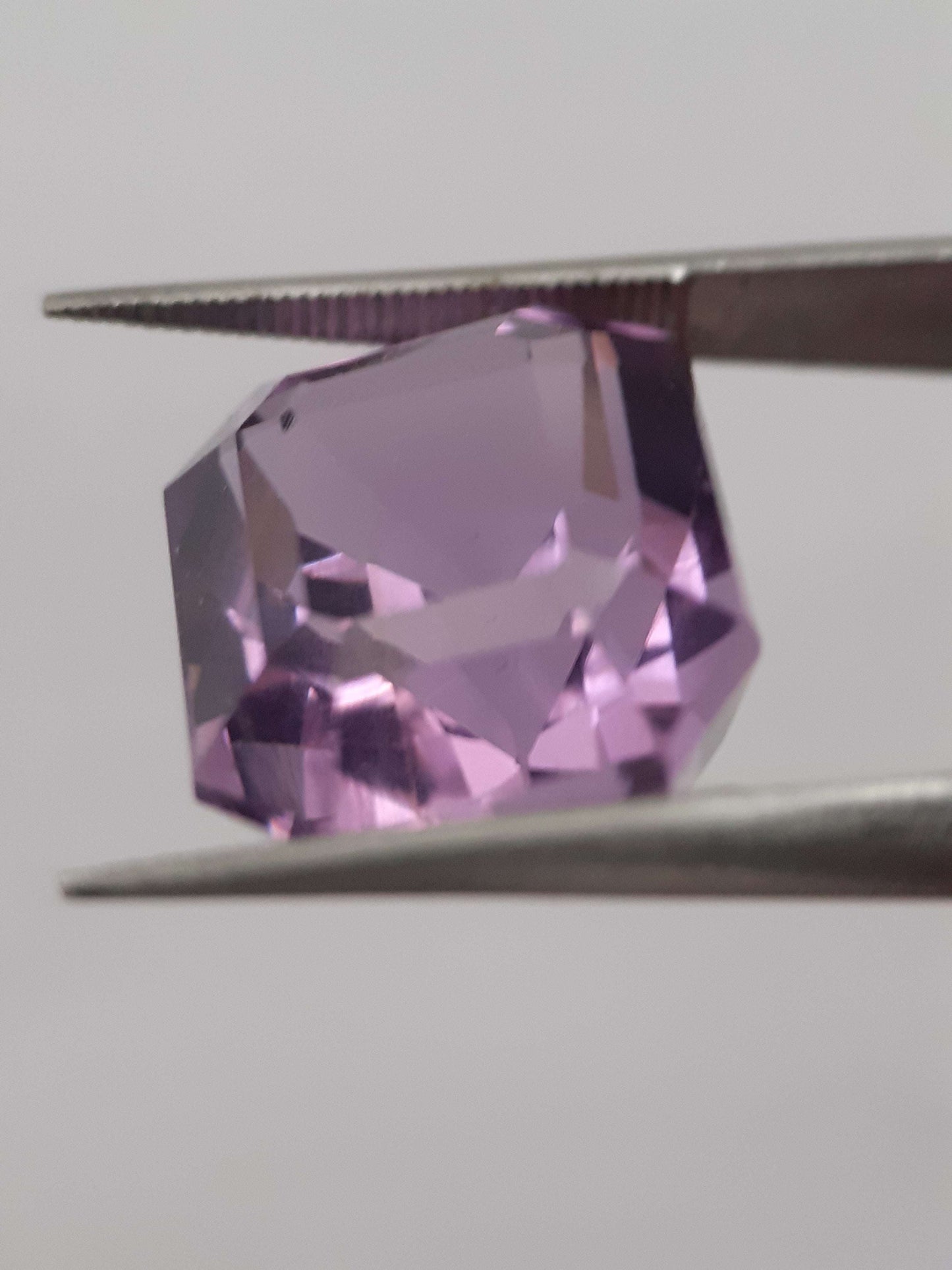 Natural light purple Amethyst - 11.984 ct - octagon - certified natural