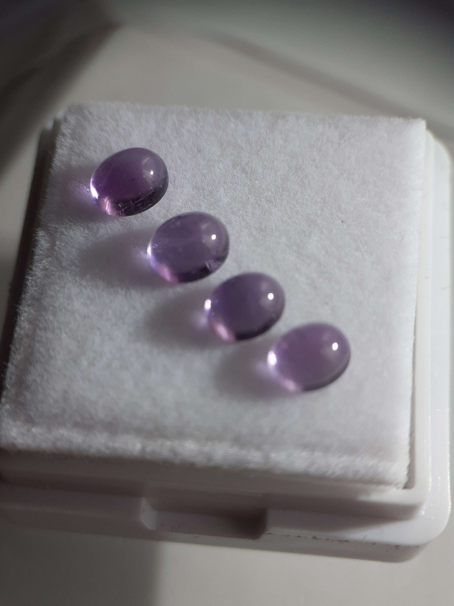 Natural light purple Amethyst - set of 4 - 1.53 tcw - oval cabochon - approx 5 x 4 mm - unheated