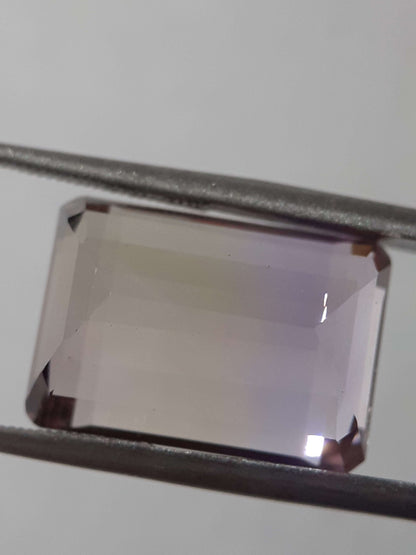 Natural light purple and purplish yellow Ametrine - 9.83 ct - octagon - unheated - Bolivia - certified by NGB