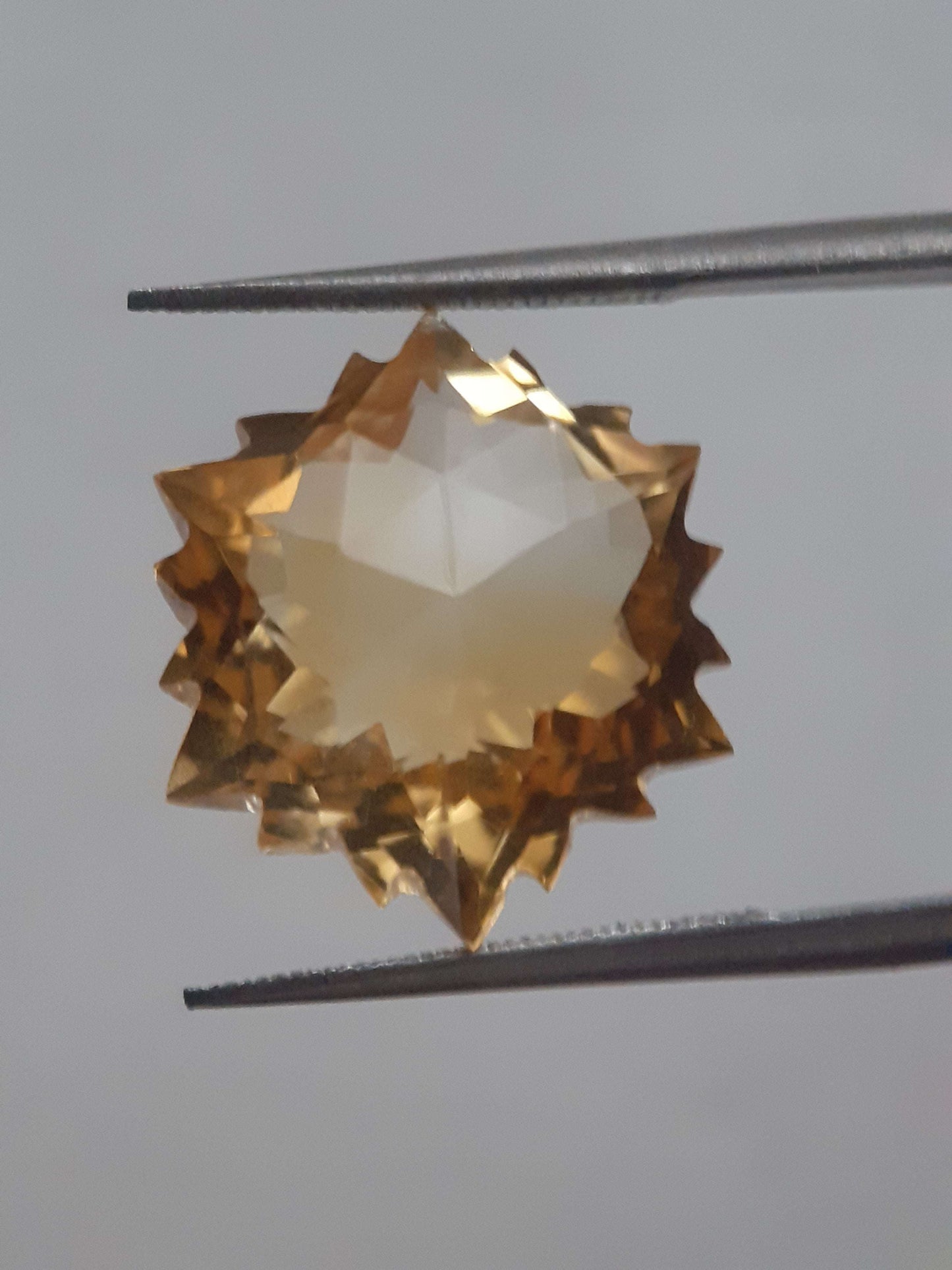 Natural light yellow Citrine - 9.990 ct - hexagon - unheated