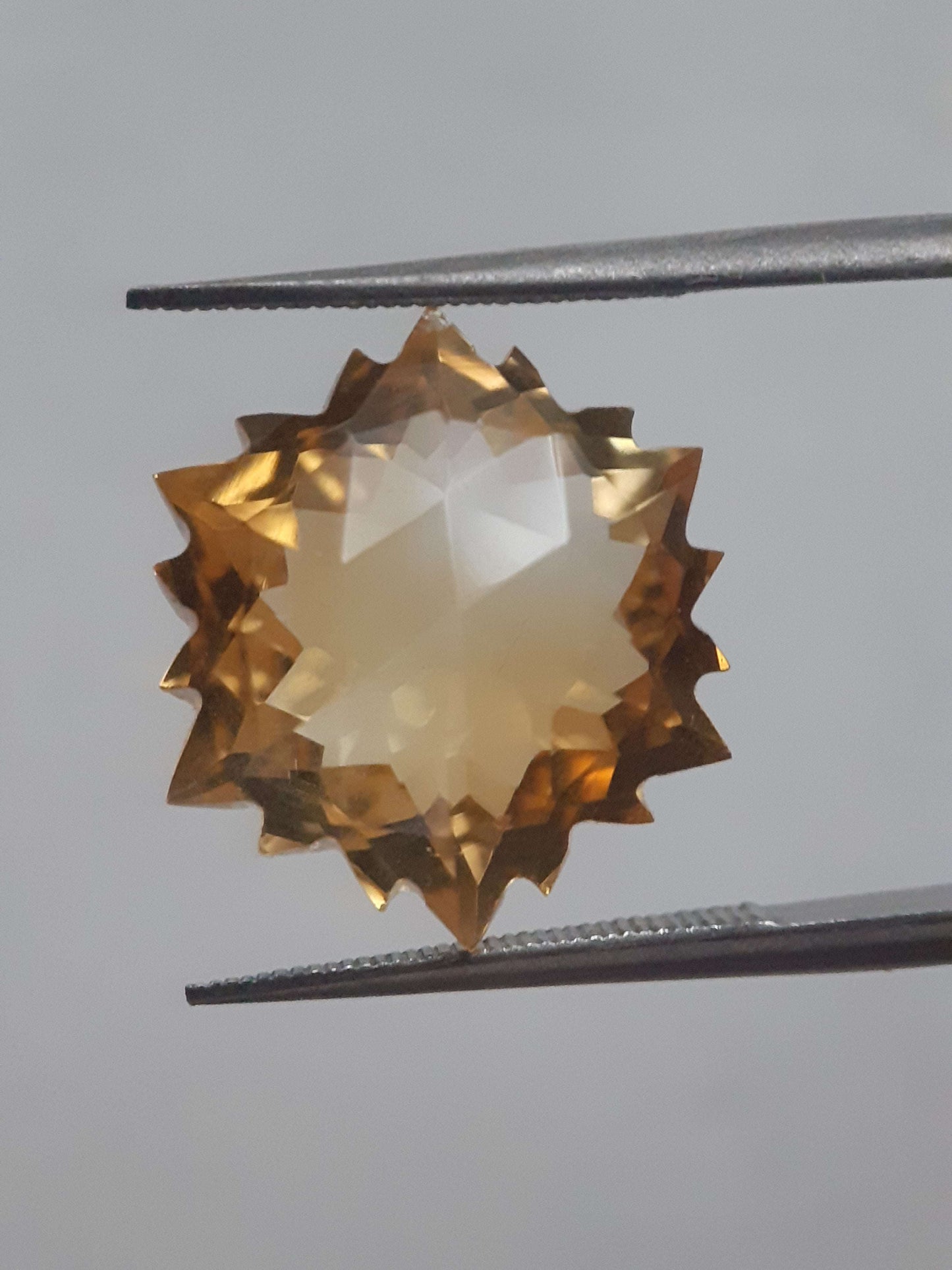 Natural light yellow Citrine - 9.990 ct - hexagon - unheated