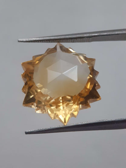 Natural light yellow Citrine - 9.990 ct - hexagon - unheated