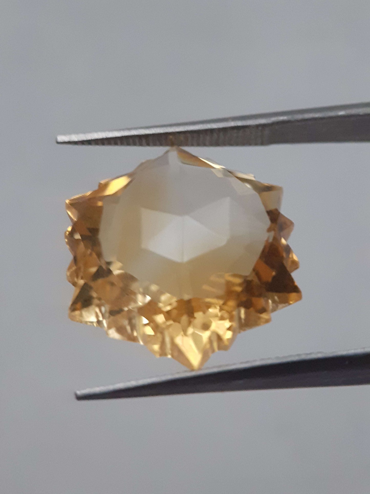 Natural light yellow Citrine - 9.990 ct - hexagon - unheated