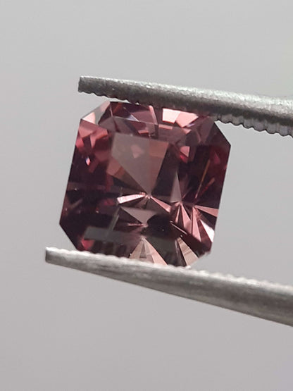 Natural Malaya Garnet - 1.19 ct - Square Octagon - unheated - Africa - certified by NGB - Natural Gems Belgium