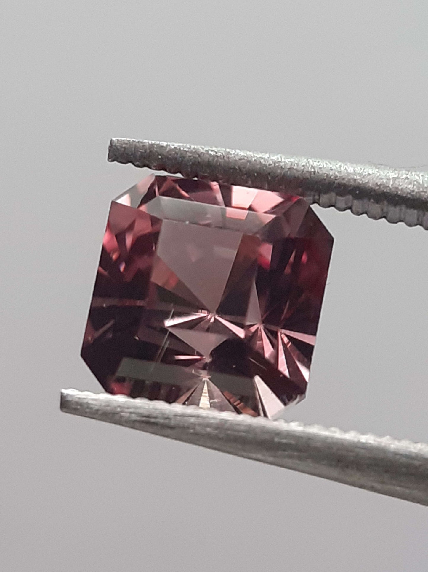 Natural Malaya Garnet - 1.19 ct - Square Octagon - unheated - Africa - certified by NGB - Natural Gems Belgium