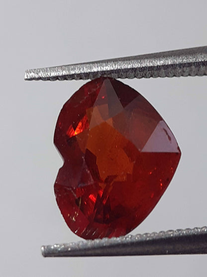 Natural medium orange Spessartite Garnet - 1.84 ct - heart - unheated