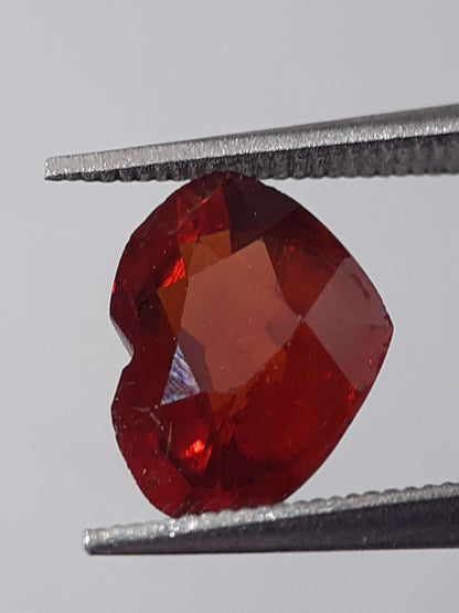 Natural medium orange Spessartite Garnet - 1.84 ct - heart - unheated