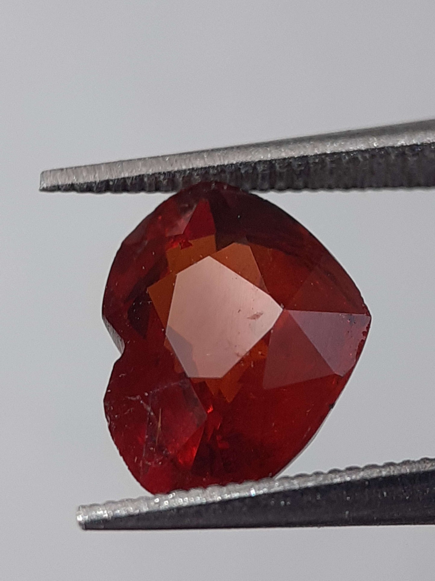 Natural medium orange Spessartite Garnet - 1.84 ct - heart - unheated