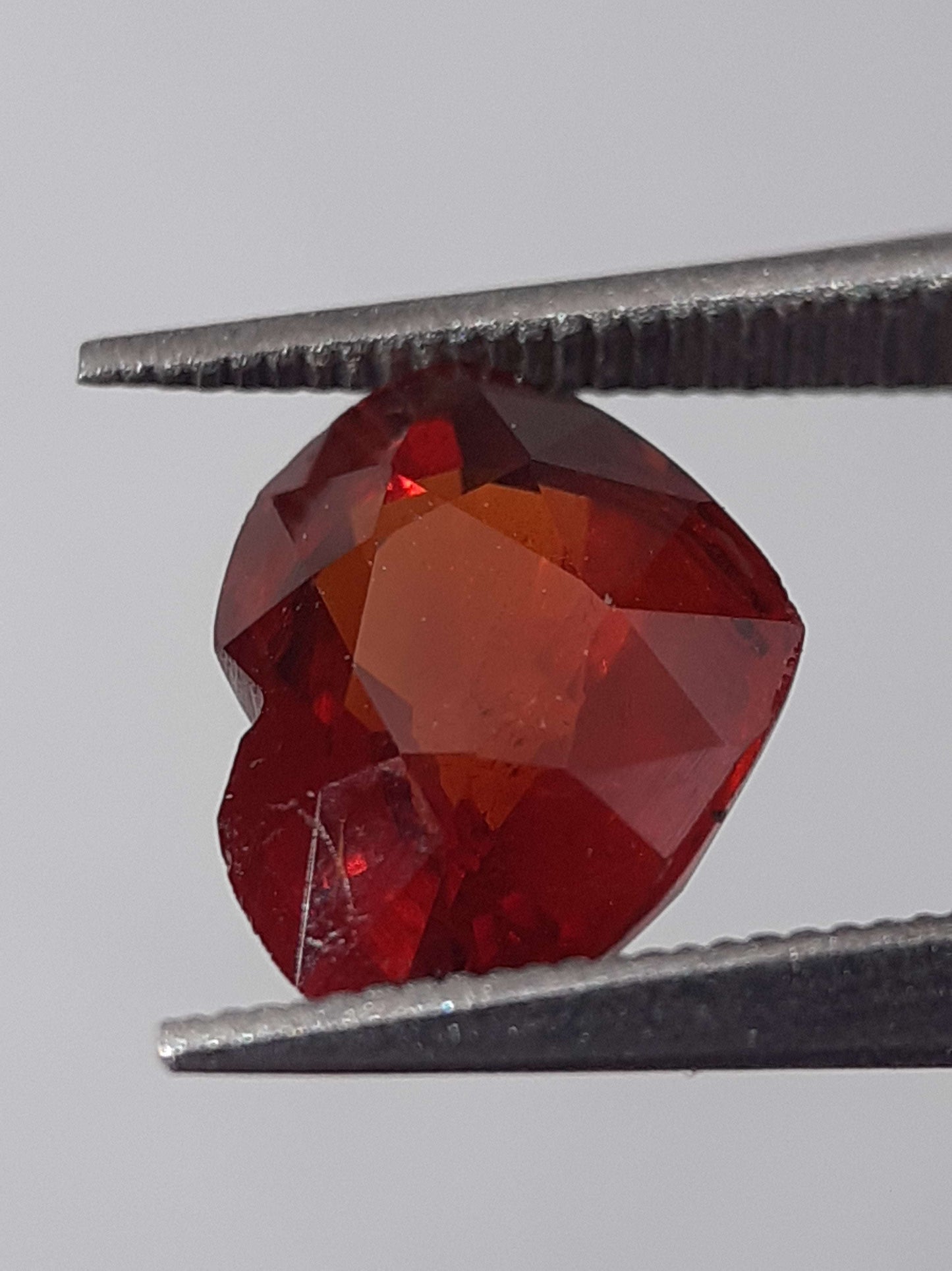 Natural medium orange Spessartite Garnet - 1.84 ct - heart - unheated