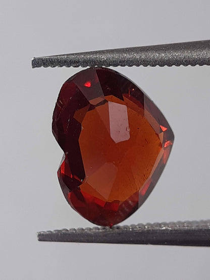 Natural medium orange Spessartite Garnet - 1.84 ct - heart - unheated