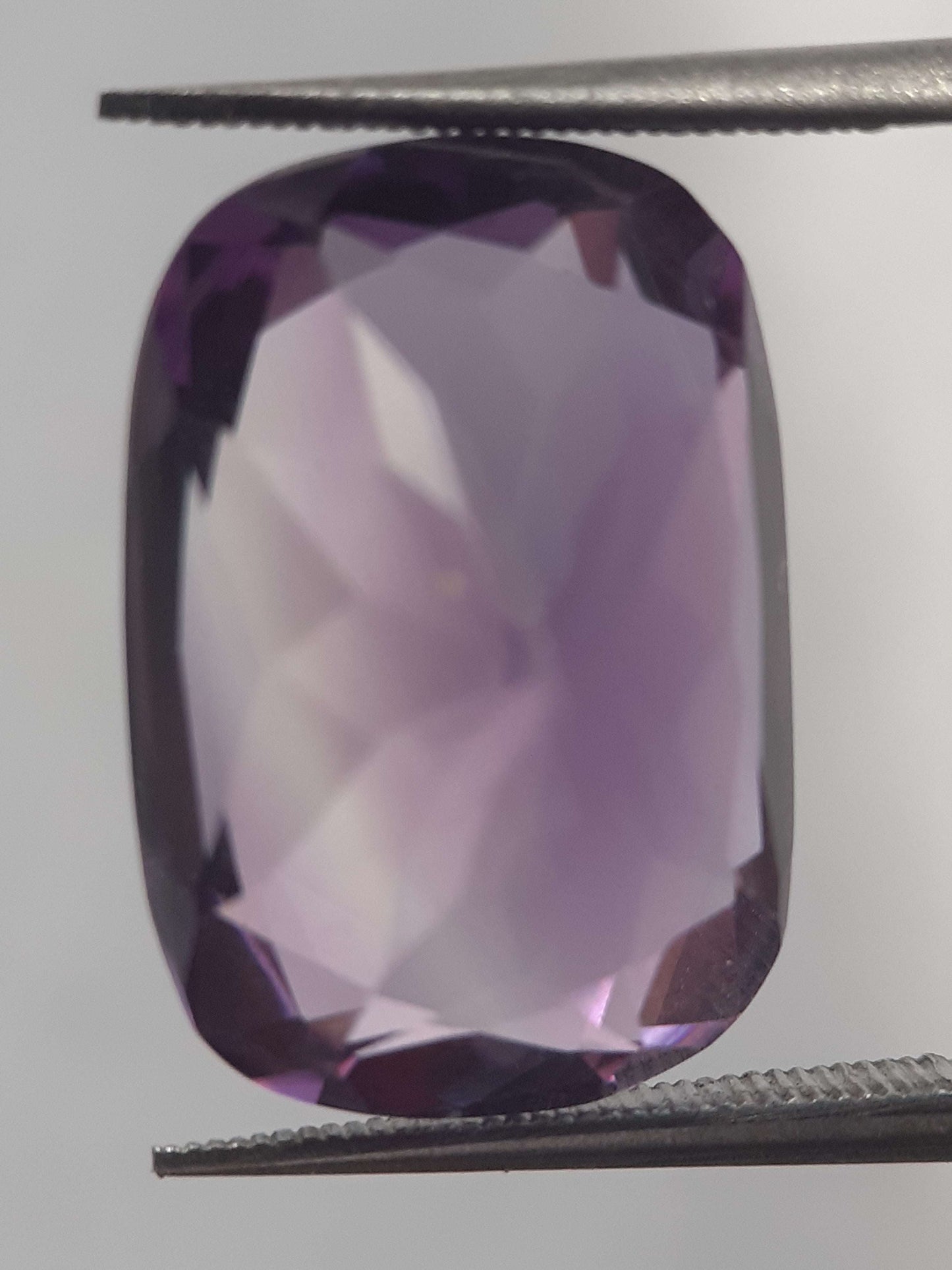 Natural medium purple Amethyst - 11.27 ct - cushion - unheated - certified by NGB