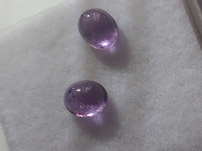 Natural medium purple Amethyst - matching pair - 0.64 tcw - oval cabochon - 4.9 x 3.8 mm - unheated