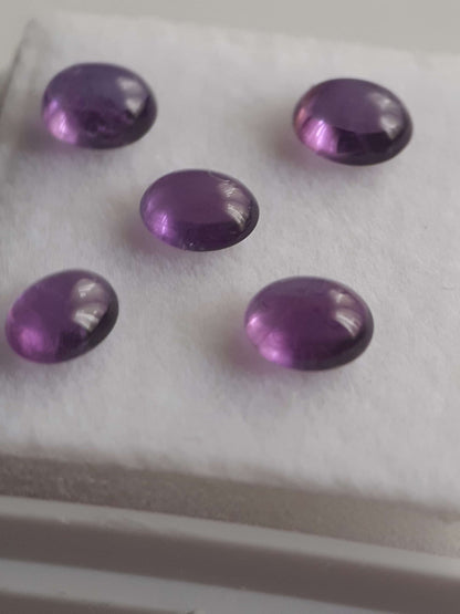 Natural medium purple Amethyst - set of 5 - 1.74 tcw - oval cabochon - approx 5 x 4 mm - unheated