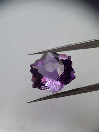 Natural medium to deep purple Amethyst - 19.14 ct - hexagon - unheated - certified by NGB