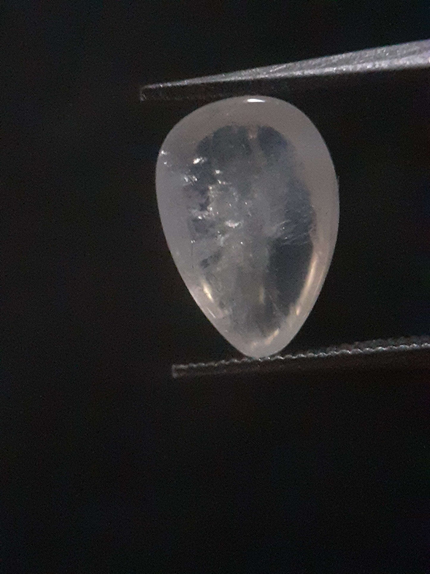 Natural Moonstone - blue adularescence - 1.650 ct - pear