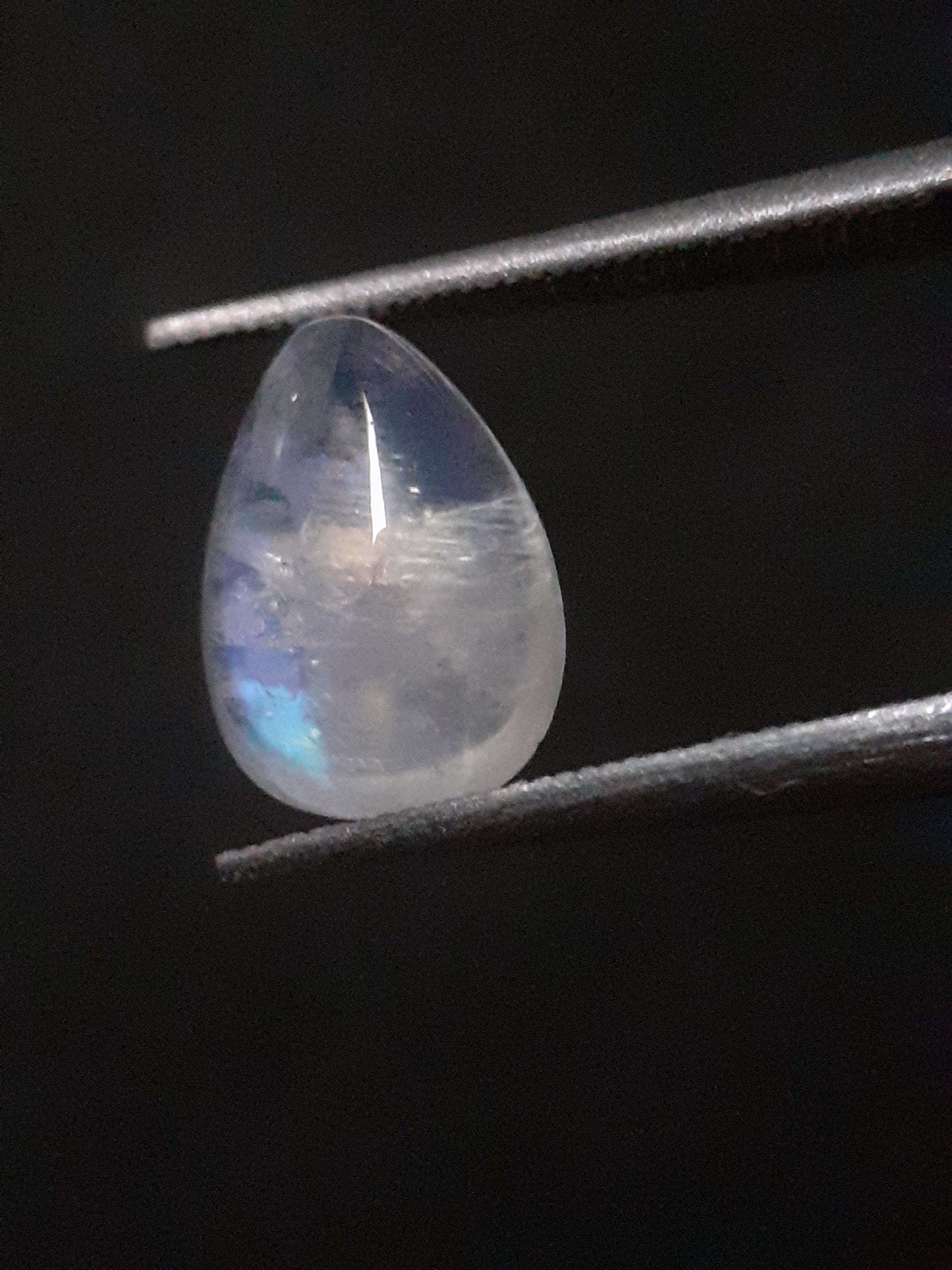 Natural Moonstone - blue adularescence - 1.650 ct - pear