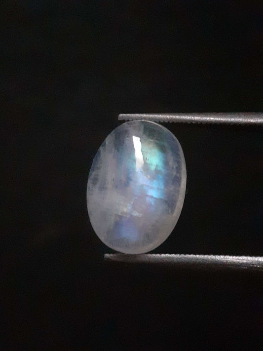 Natural Moonstone - blue adularescence - 2.810 ct - oval - certified natural