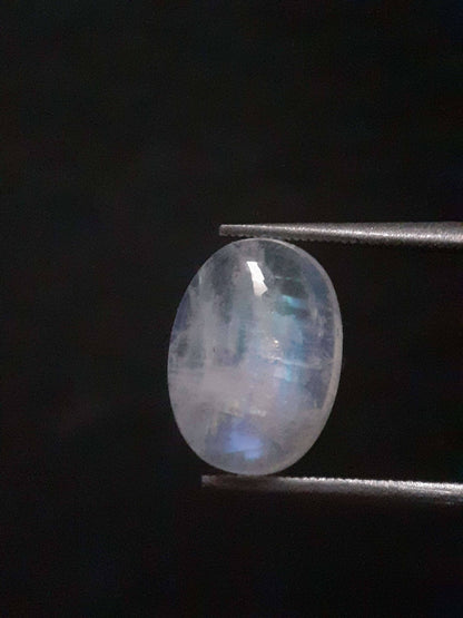 Natural Moonstone - blue adularescence - 2.810 ct - oval - certified natural