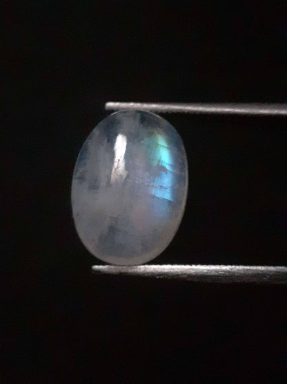 Natural Moonstone - blue adularescence - 2.810 ct - oval - certified natural