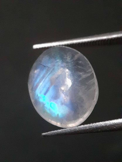 Natural Moonstone - blue adularescence - 2.945 ct - oval - certified natural