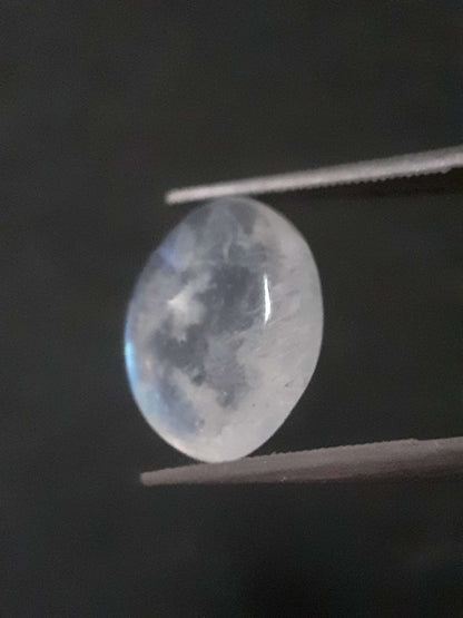 Natural Moonstone - blue adularescence - 2.945 ct - oval - certified natural