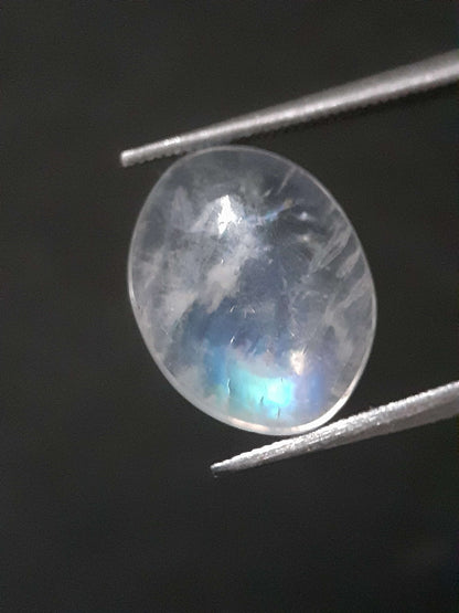 Natural Moonstone - blue adularescence - 2.945 ct - oval - certified natural