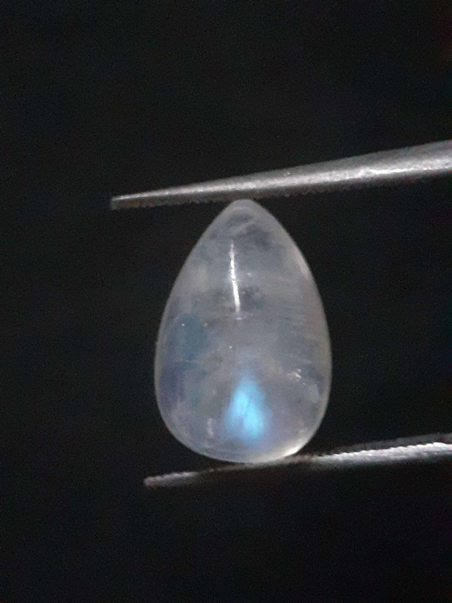 Natural Moonstone - blue adularescence - 3.553 ct - pear