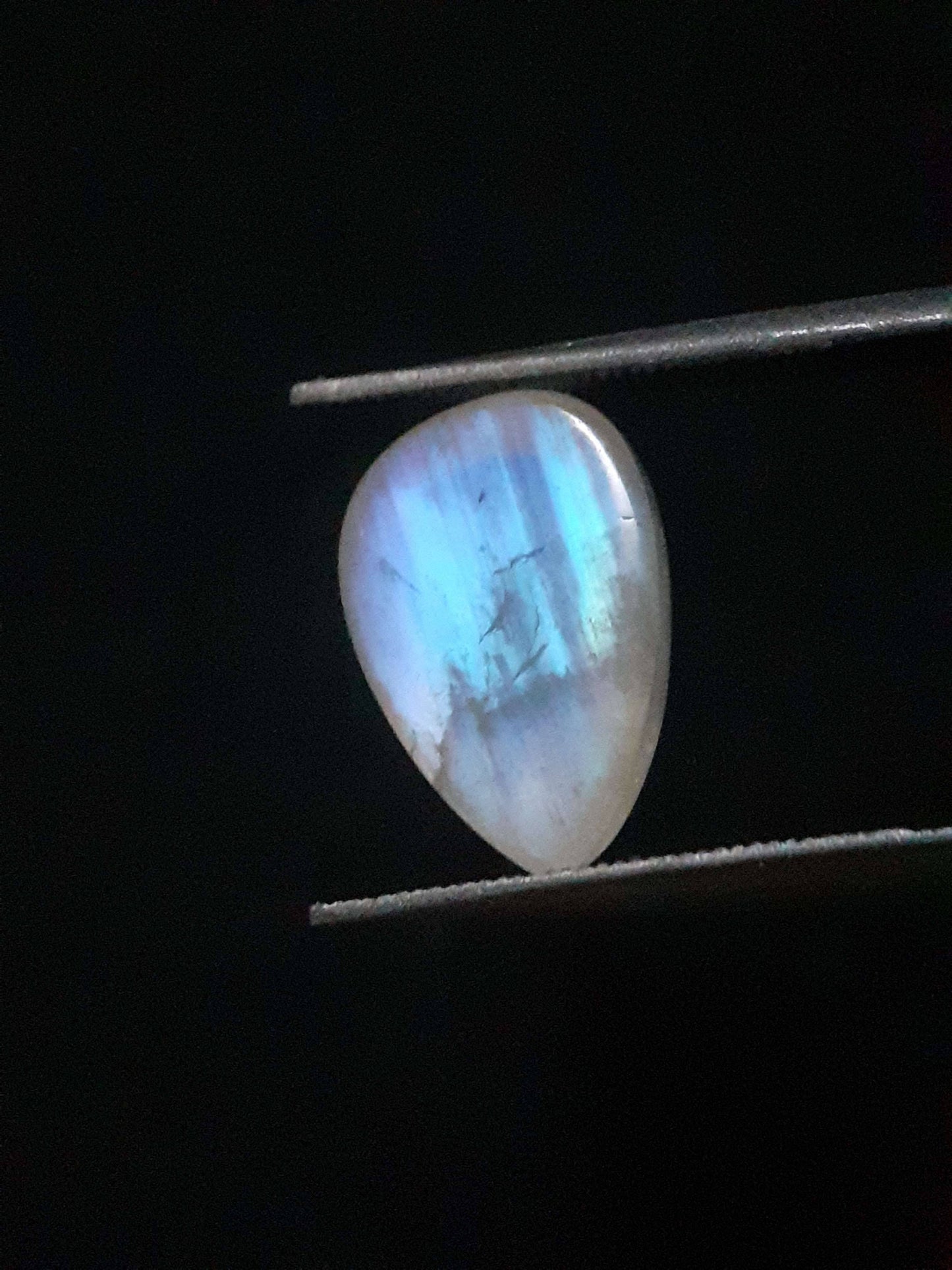 Natural Moonstone - blue adularescence - 3.553 ct - pear