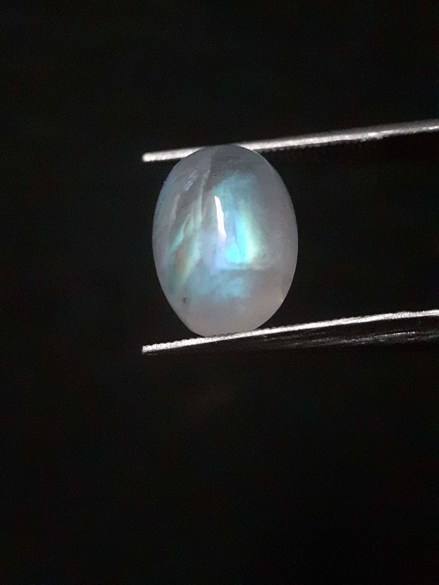 Natural Moonstone - blue adularescence - 3.574 ct - oval - certified natural