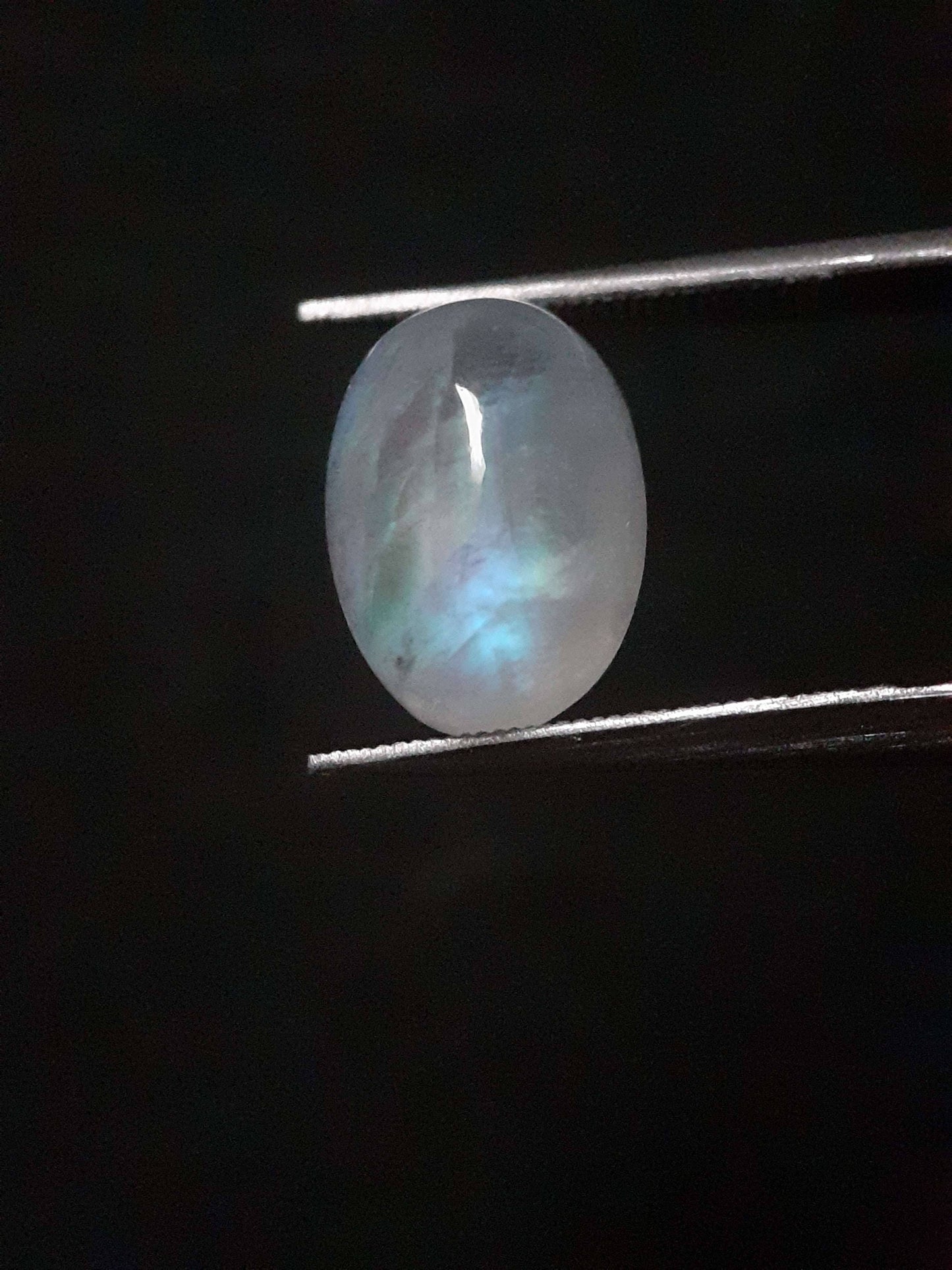 Natural Moonstone - blue adularescence - 3.574 ct - oval - certified natural