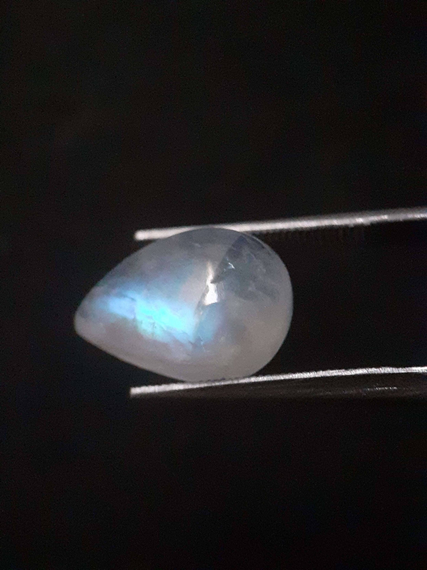 Natural Moonstone - blue adularescence - 3.928 ct - pear