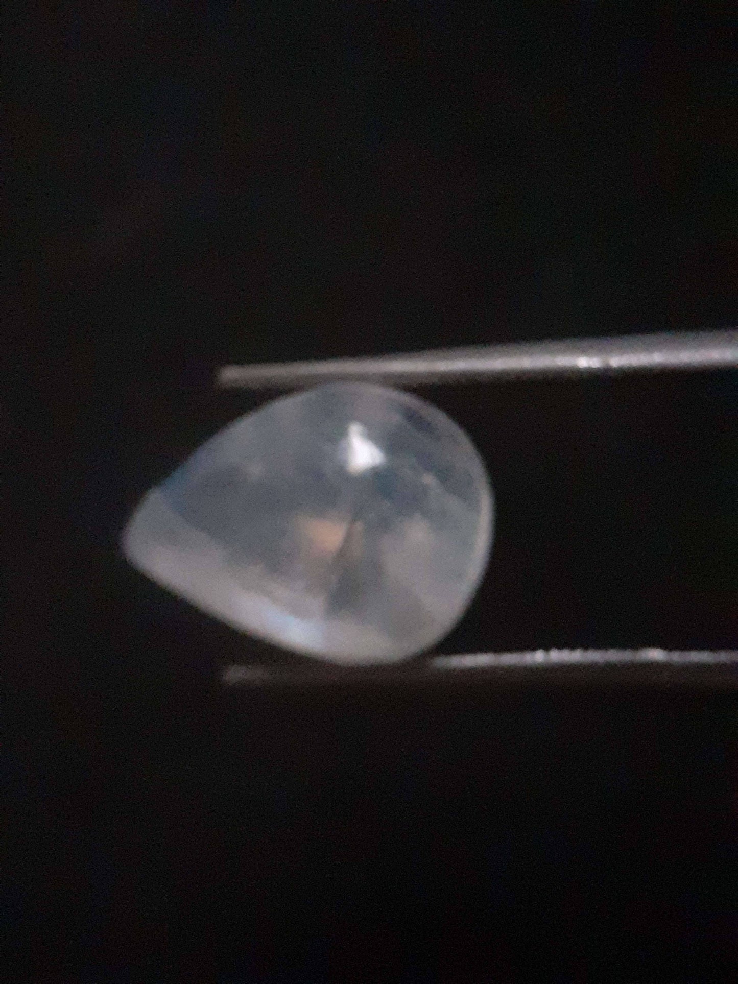 Natural Moonstone - blue adularescence - 3.928 ct - pear