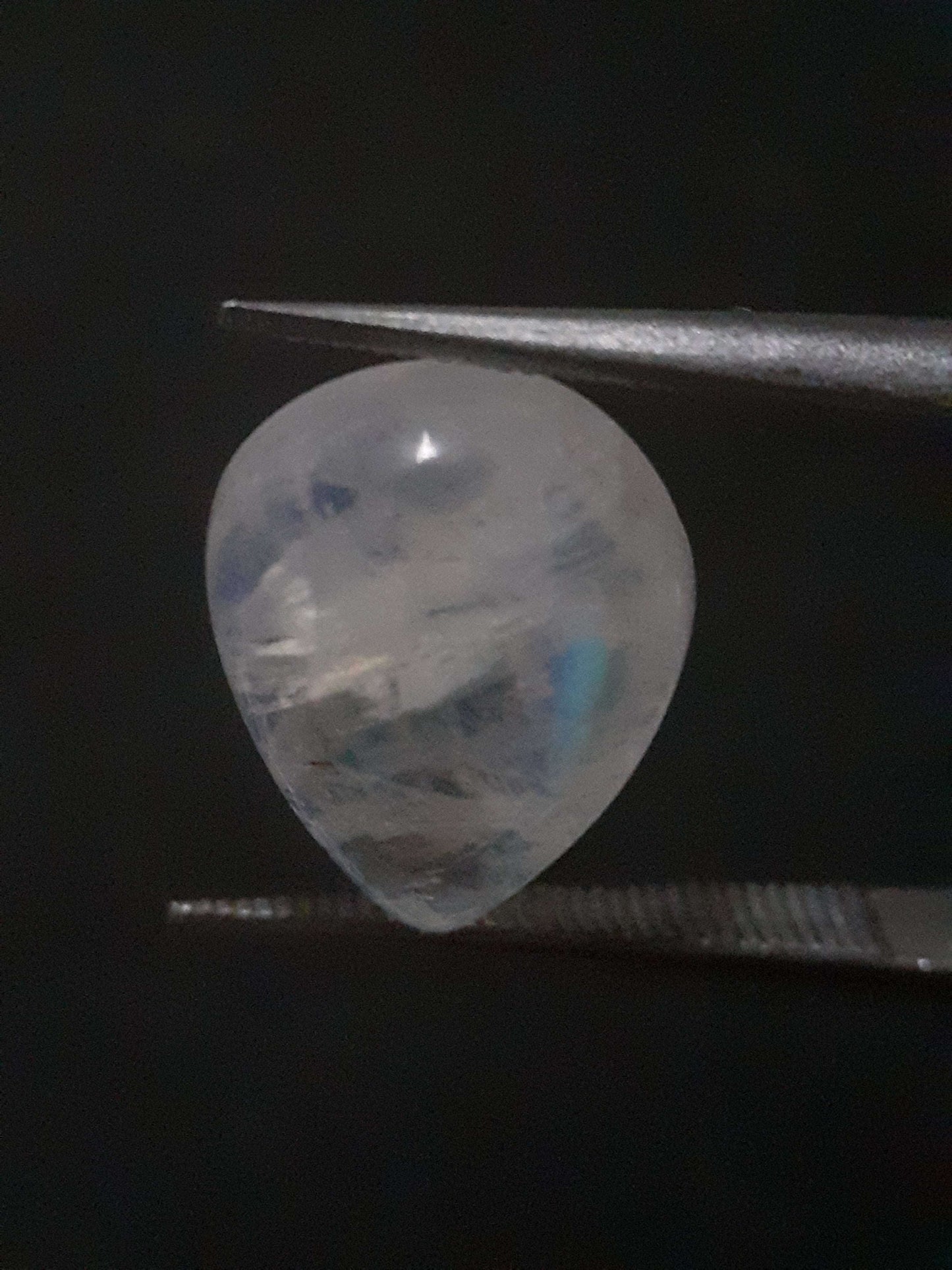 Natural Moonstone - blue adularescence - 3.935 ct - pear