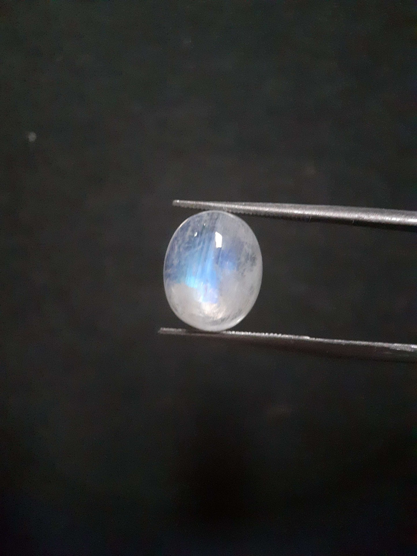 Natural Moonstone - blue adularescence - 4.210 ct - oval - certified natural