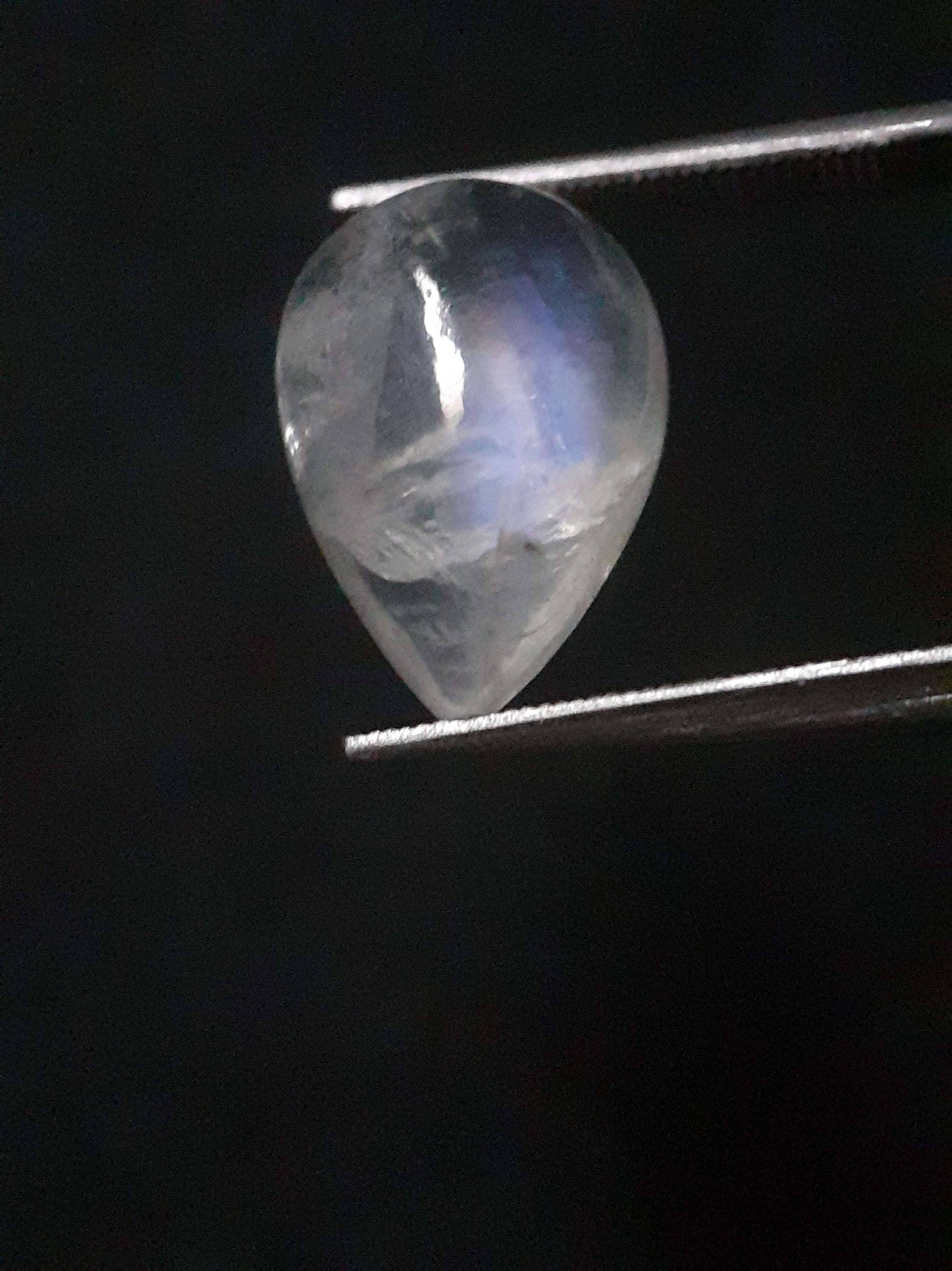 Natural Moonstone - blue adularescence - 4.540 ct - pear