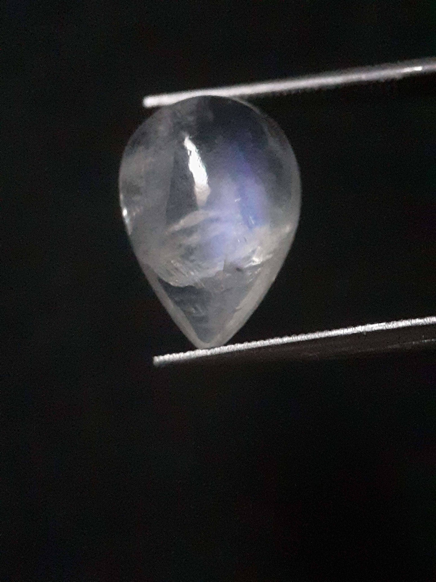 Natural Moonstone - blue adularescence - 4.540 ct - pear