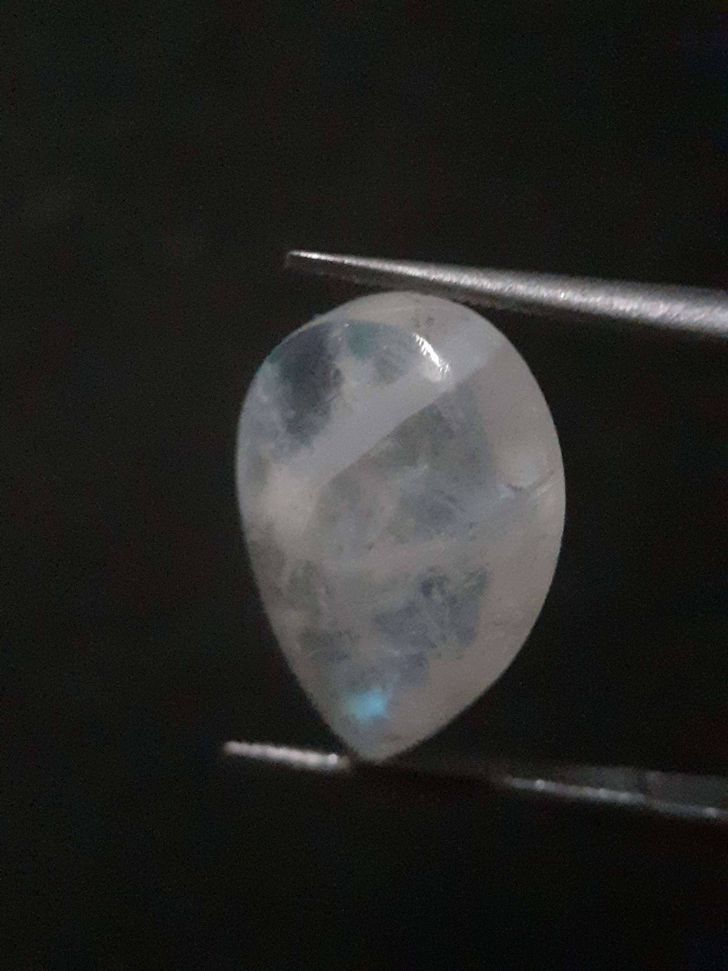 Natural Moonstone - blue adularescence - 5.945 ct - pear