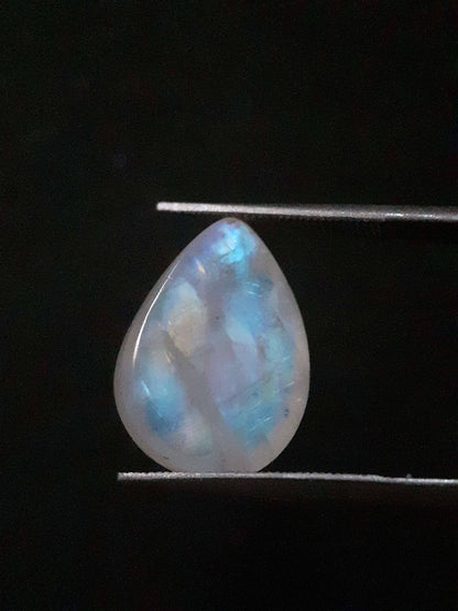 Natural Moonstone - blue adularescence - 5.945 ct - pear