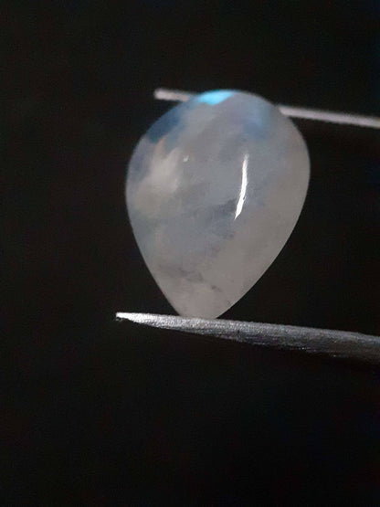 Natural Moonstone - blue adularescence - 5.945 ct - pear