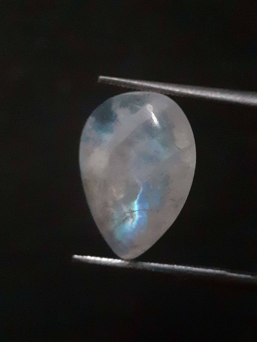 https://naturalgemsbelgium.shop/cdn/shop/files/natural-moonstone-blue-adularescence-5-945-ct-pear-natural-gems-belgium-precious-stones-72670722752836.jpg?v=1735155884&width=900