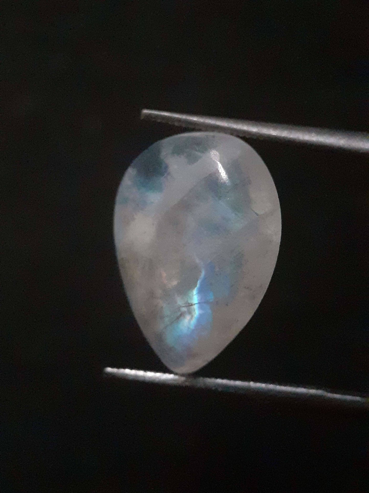 Natural Moonstone - blue adularescence - 5.945 ct - pear