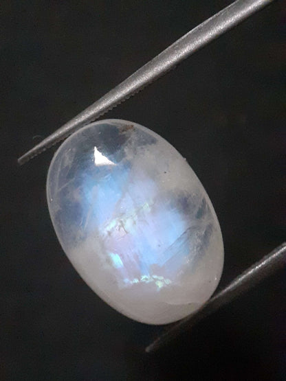 Natural Moonstone - blue adularescence - 8.870 ct - oval - certified natural