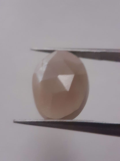 Natural Moonstone faceted - peach moonstone - 4.508 ct - oval - rose cut