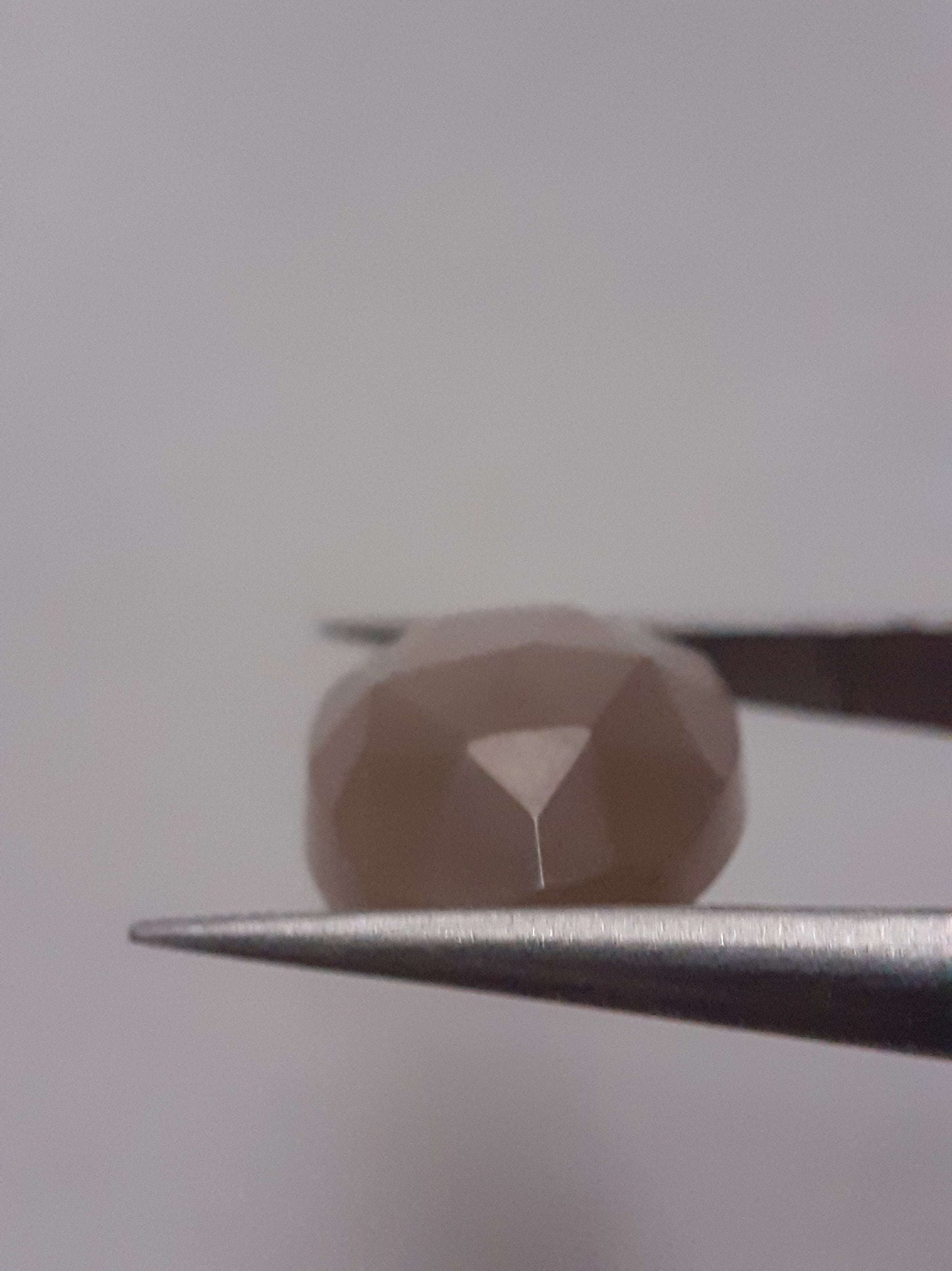 Natural Moonstone faceted - peach moonstone - 4.508 ct - oval - rose cut