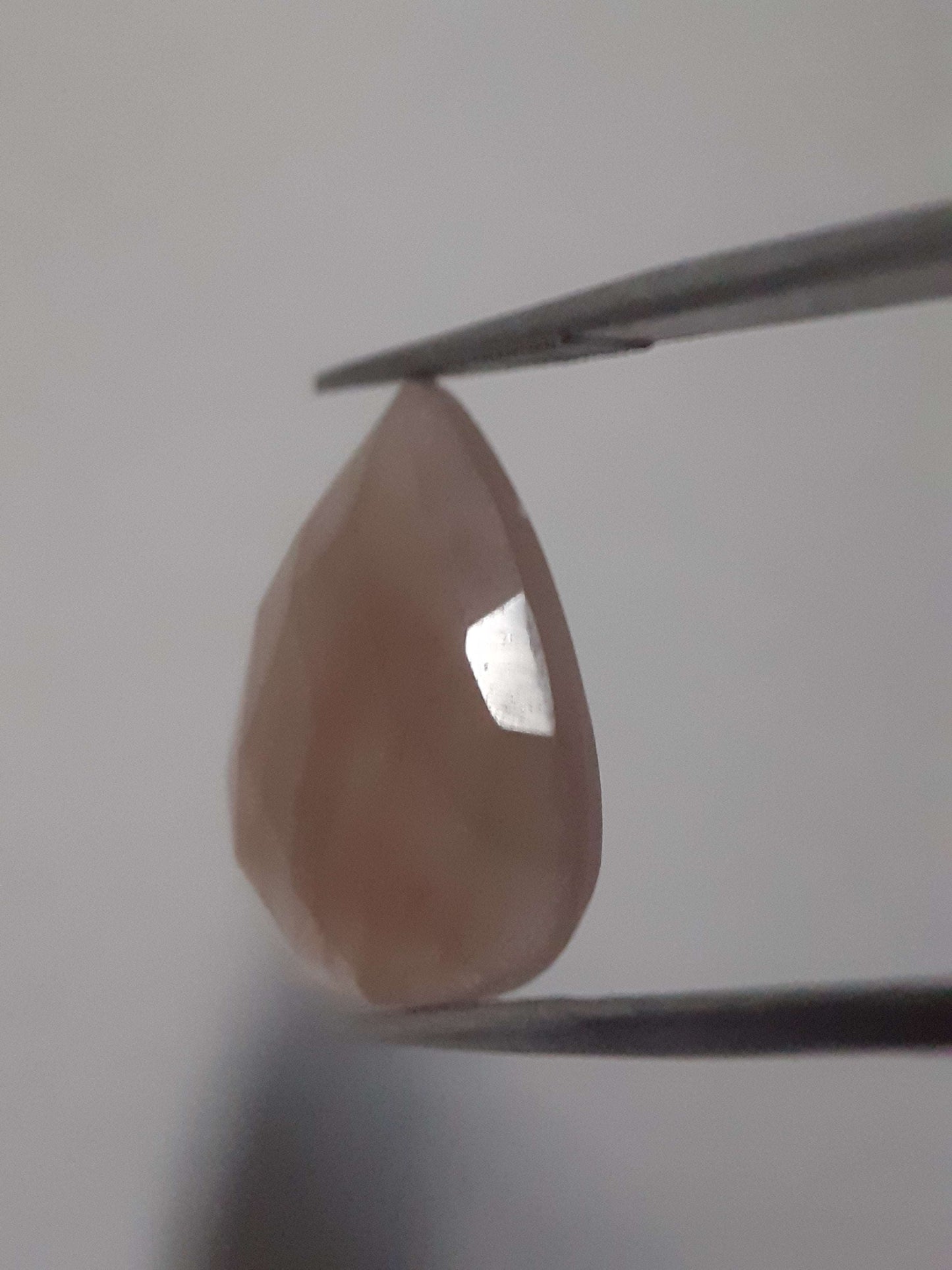 Natural Moonstone faceted - peach moonstone - 6.004 ct - pear - rose cut