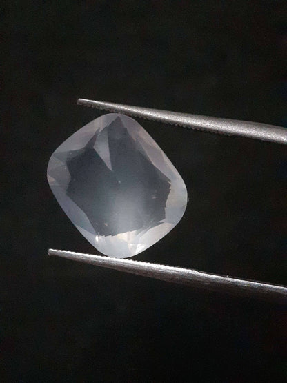 Natural Moonstone faceted - slight bluish adularescence - 4.789 ct - Cushion