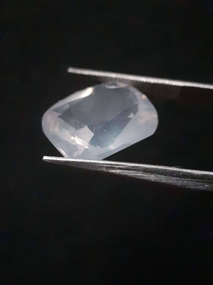 Natural Moonstone faceted - slight bluish adularescence - 4.789 ct - Cushion