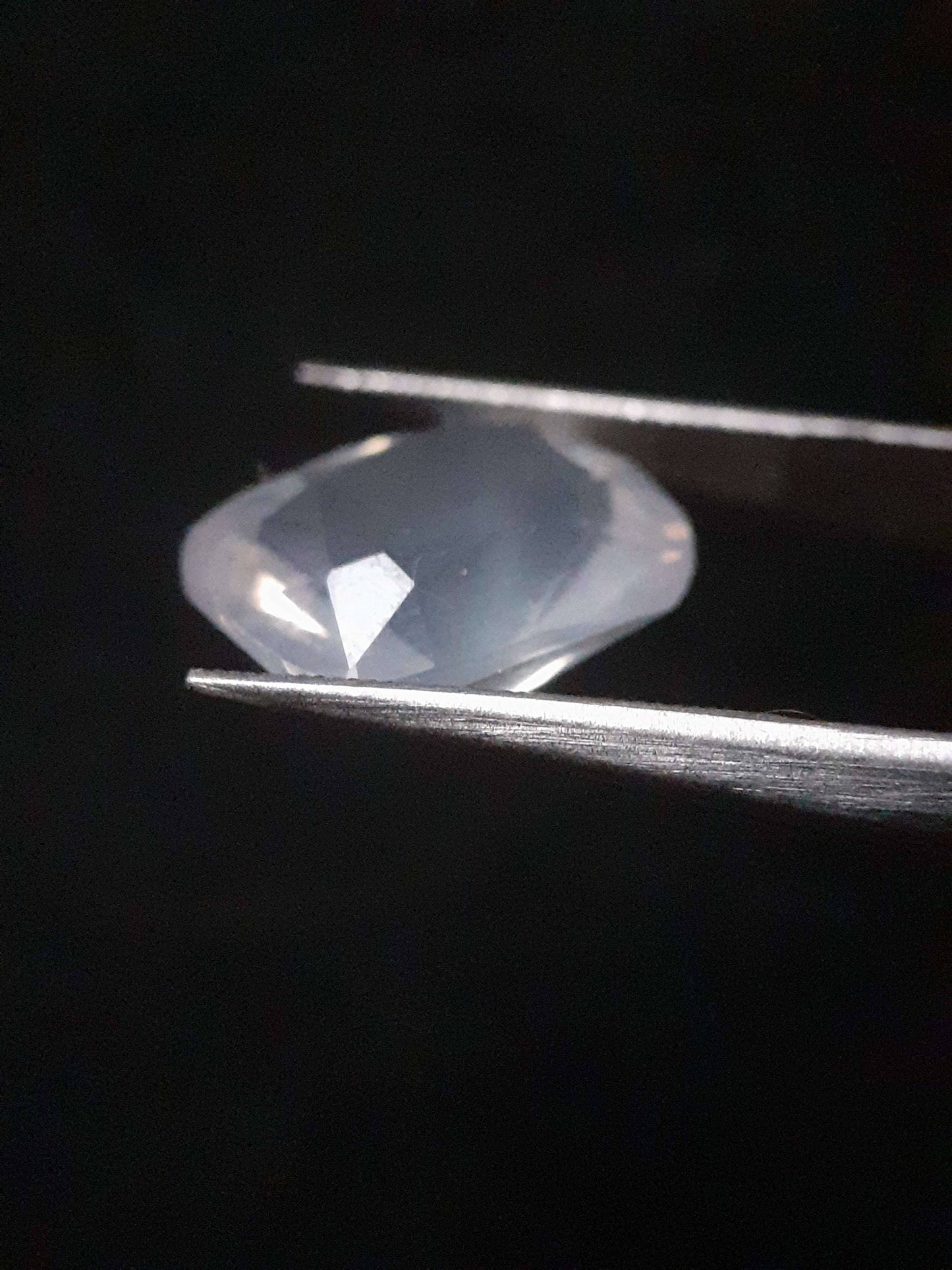 Natural Moonstone faceted - slight bluish adularescence - 4.789 ct - Cushion