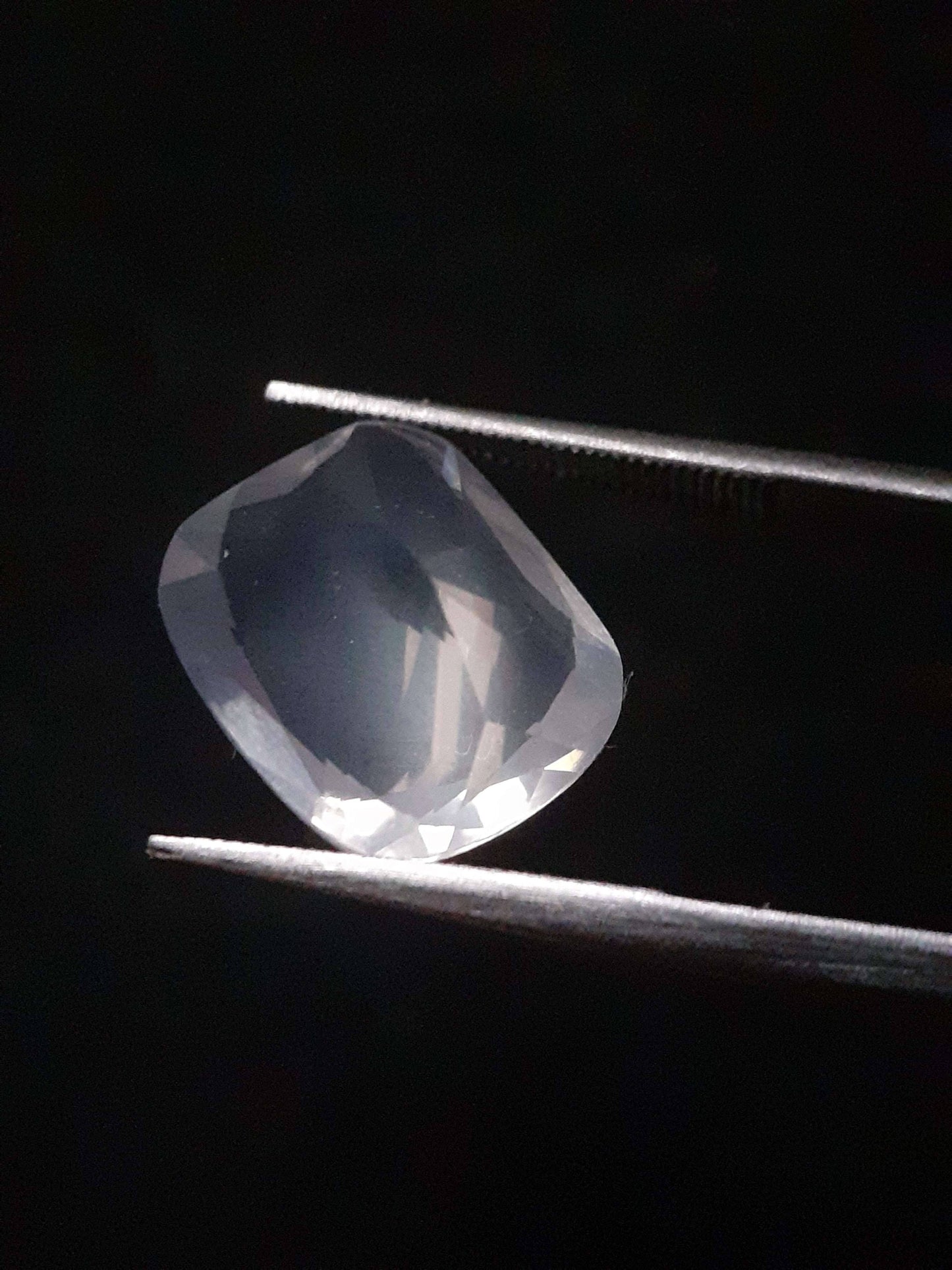 Natural Moonstone faceted - slight bluish adularescence - 4.789 ct - Cushion